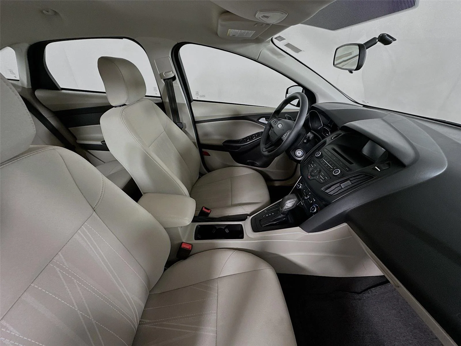 Used 2017  Ford SE image 26