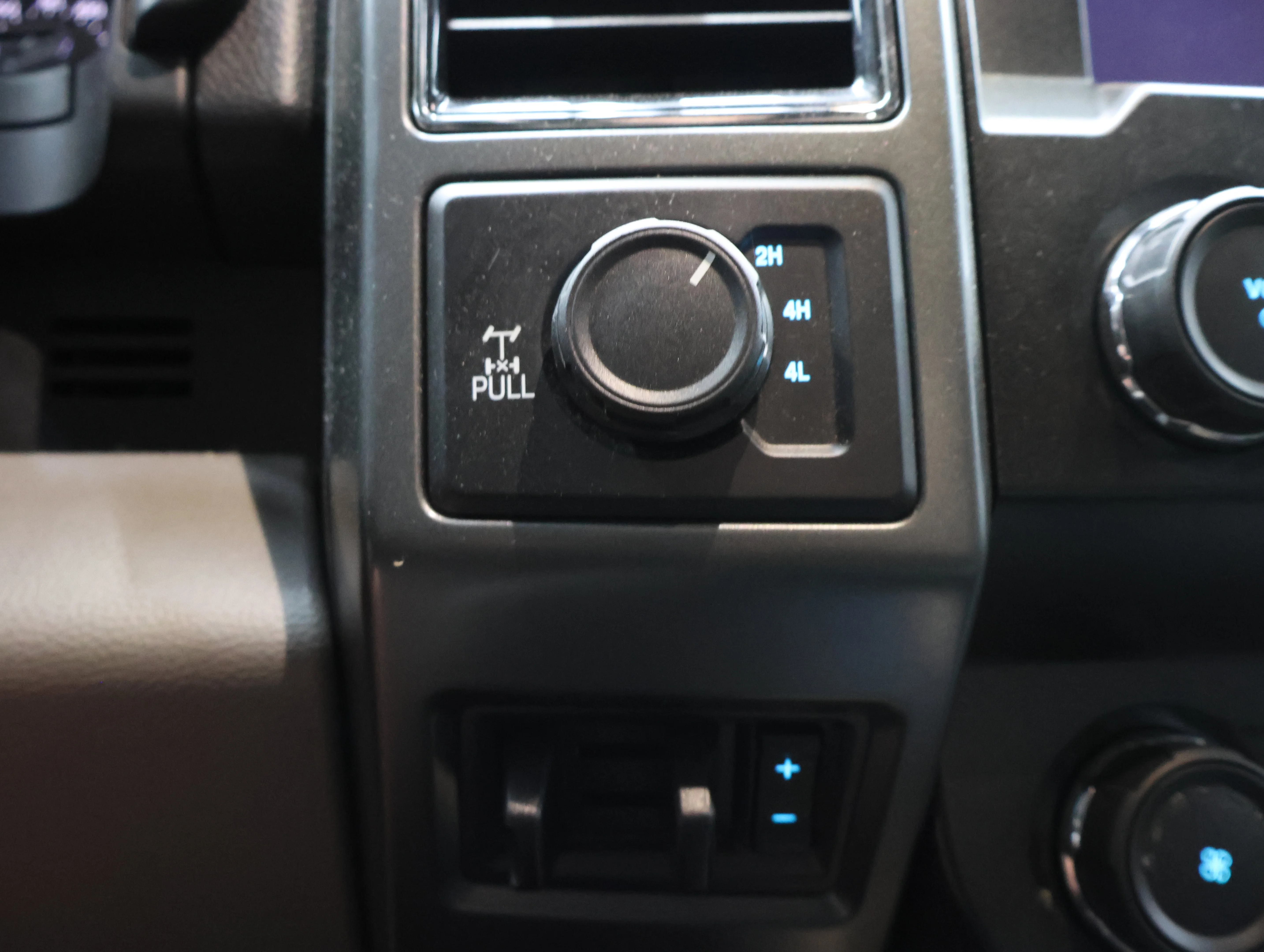 Used 2021 Agate Black Metallic Ford XLT image 50
