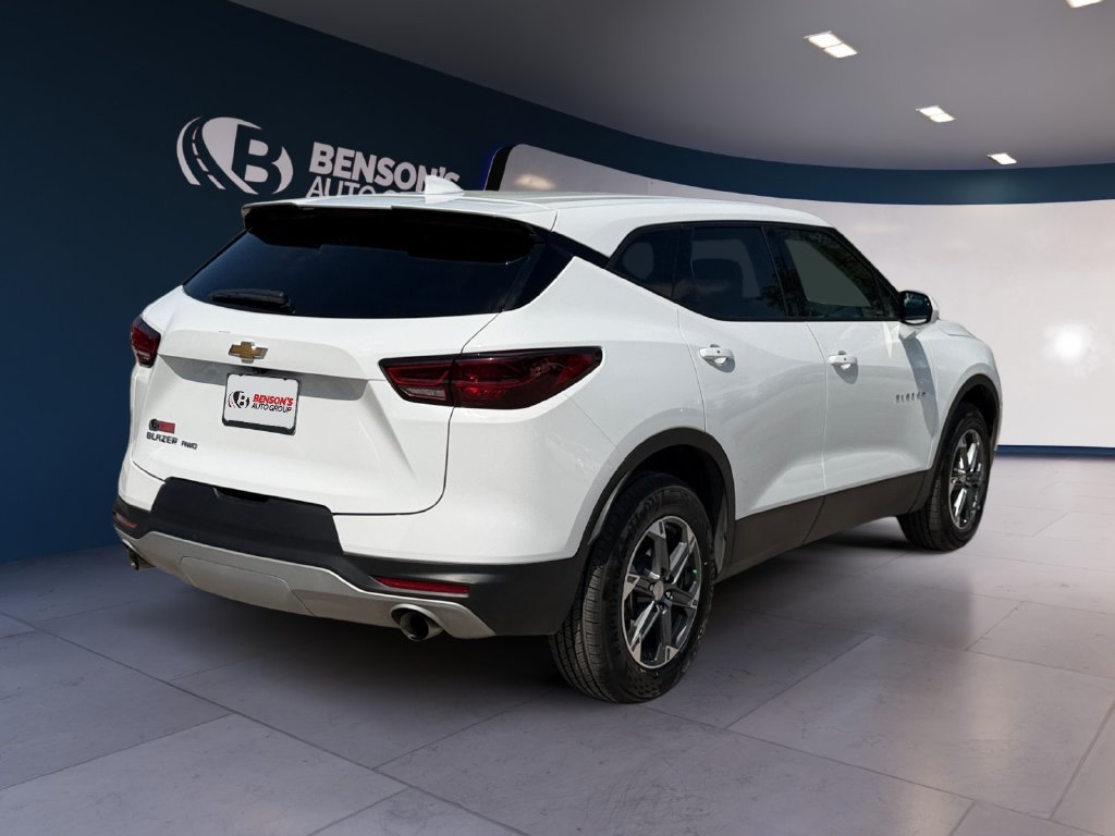 Used 2025 White Chevrolet LT image 5