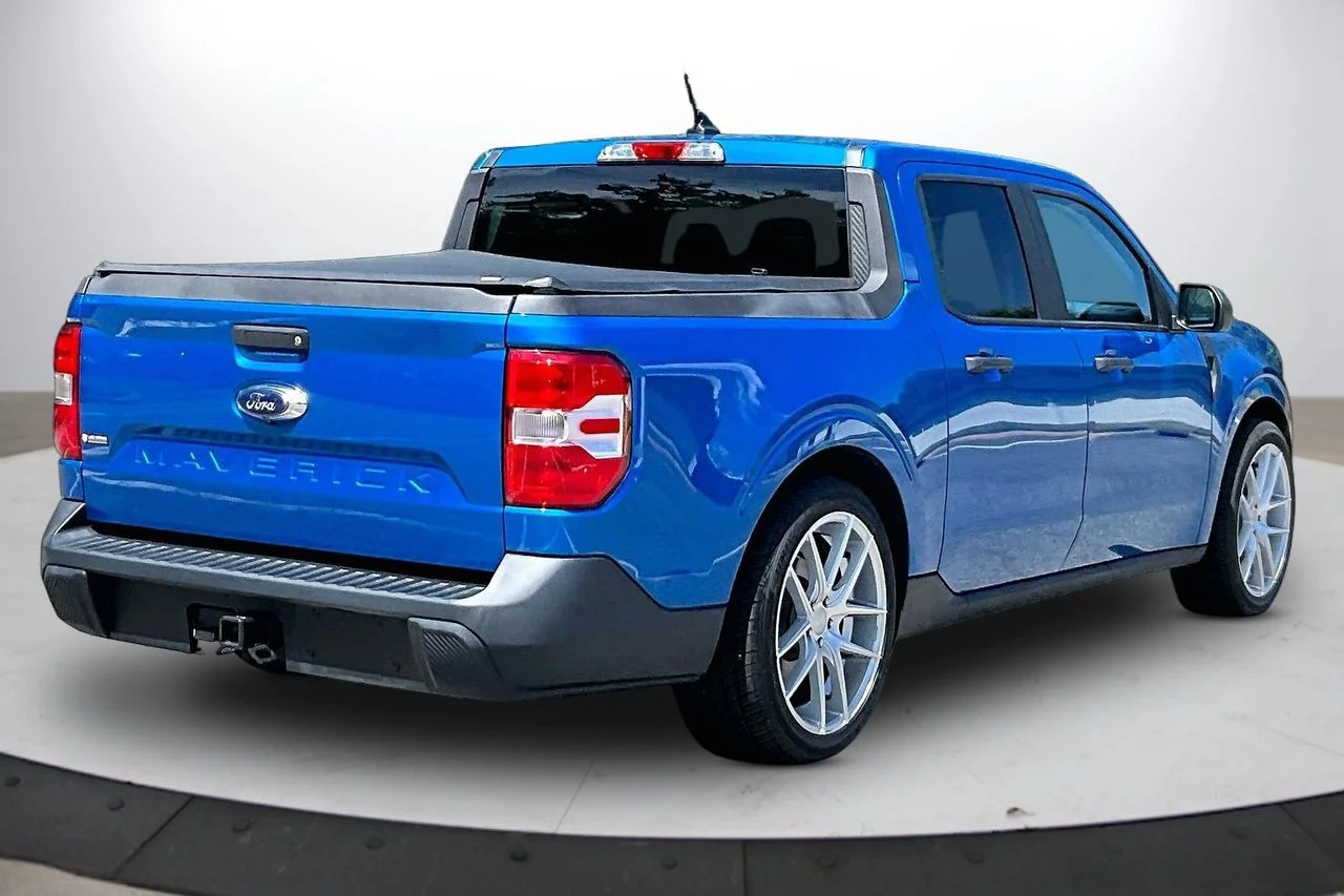 Used 2022 Blue Ford XL image 9