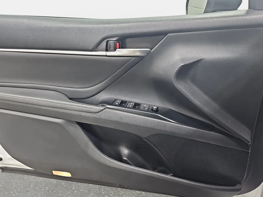 Used 2018 Beige Toyota XSE V6 image 28