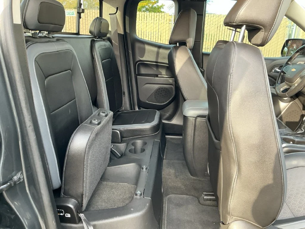 Used 2017 CYBER GRAY METALLIC Chevrolet 4WD Z71 image 32