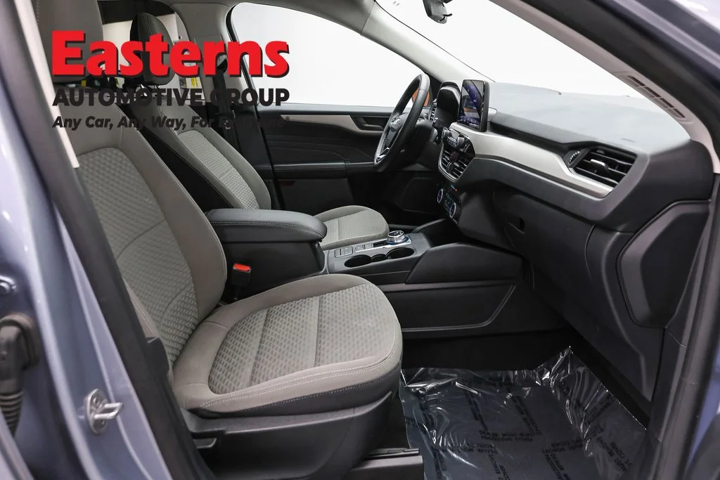Used 2022 Blue Ford SE image 25