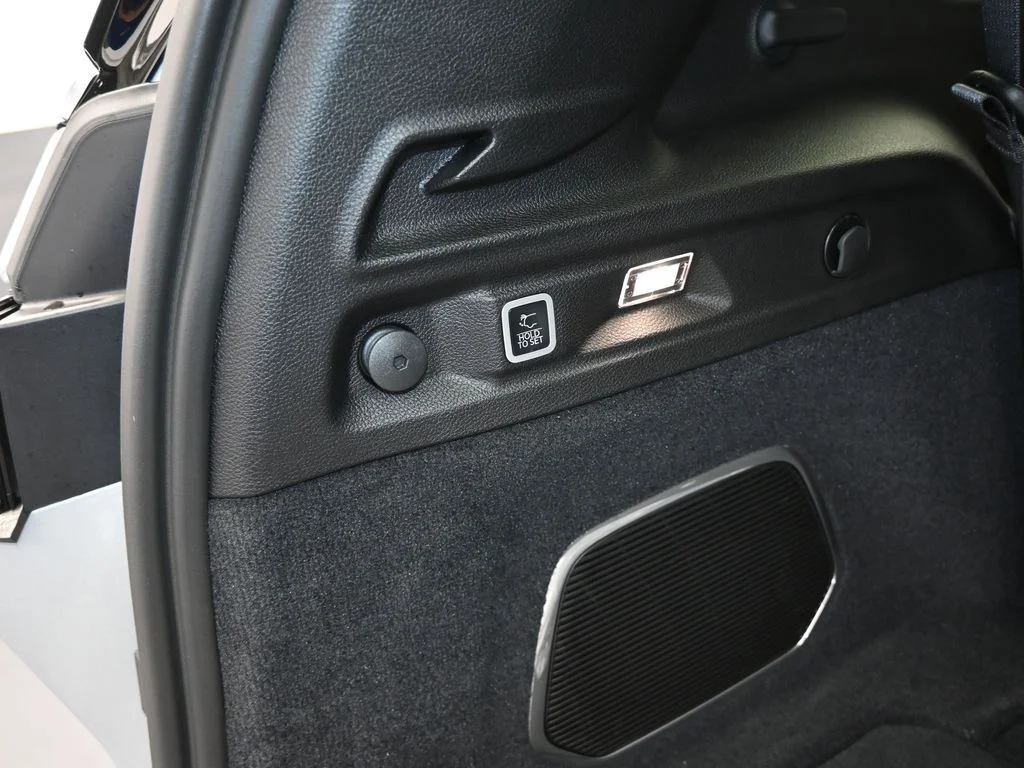 Used 2024 Silver Zynith Jeep Overland image 37