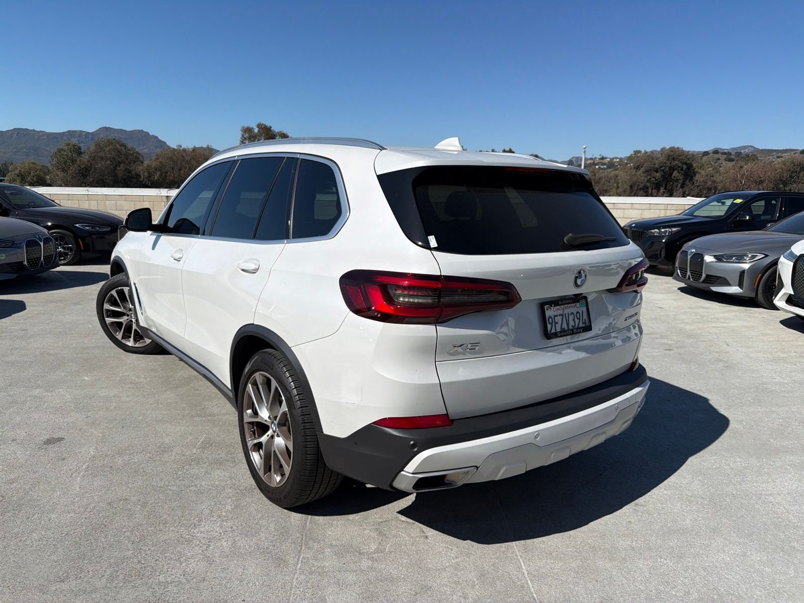 Certified Used 2023 Mineral White Metallic BMW xDrive40i image 2