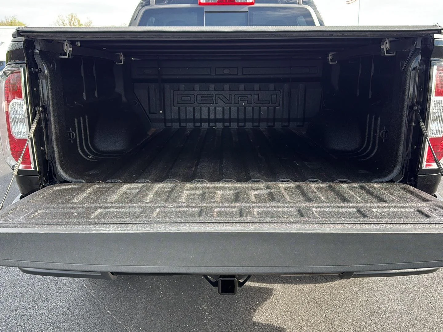 Used 2022 Onyx Black GMC 4WD Denali image 13