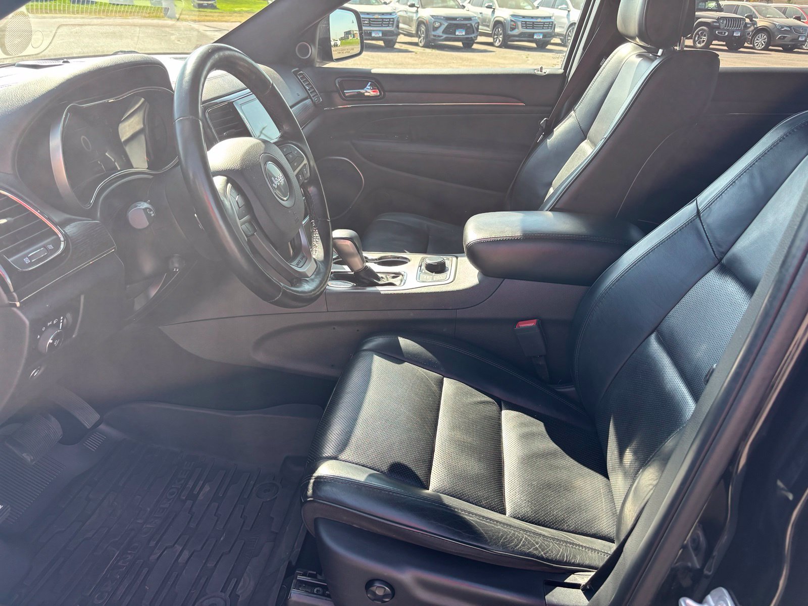 Used 2020 Diamond Black JEEP Overland image 12