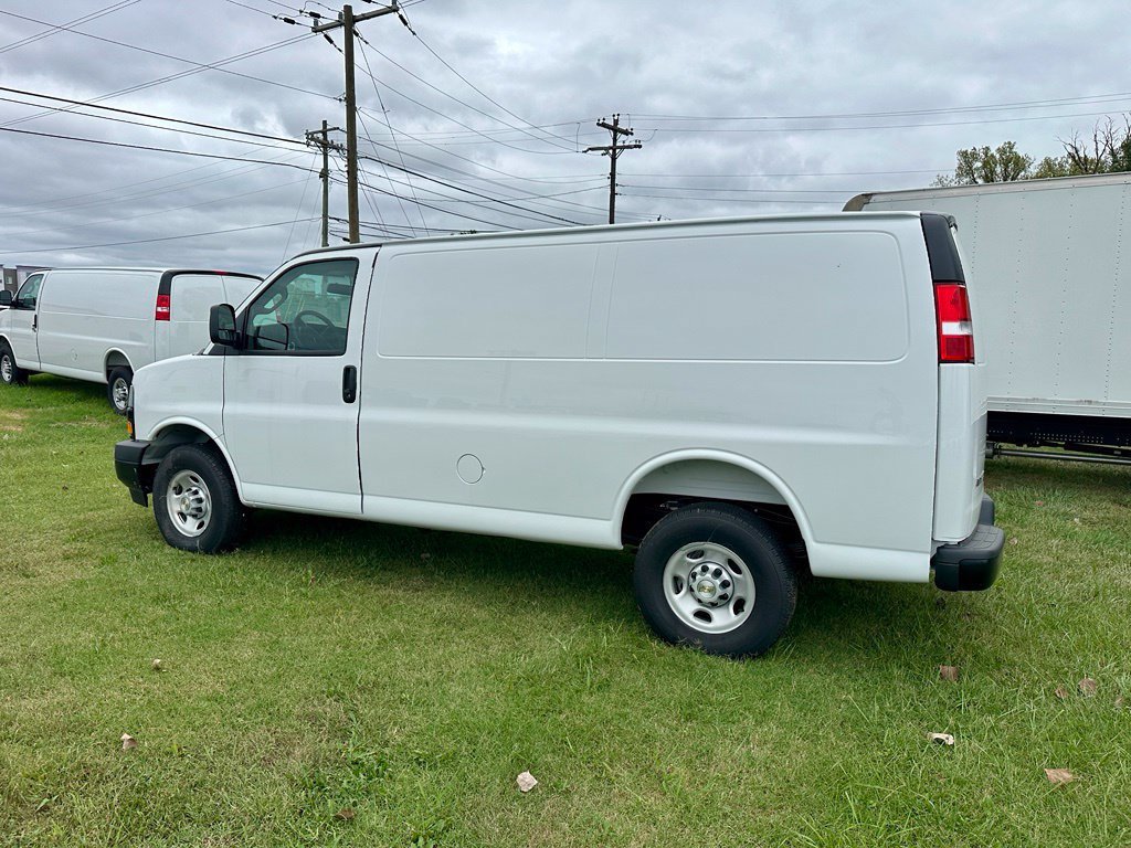 2026 Chevrolet Express Cargo Work Van - Photo 6