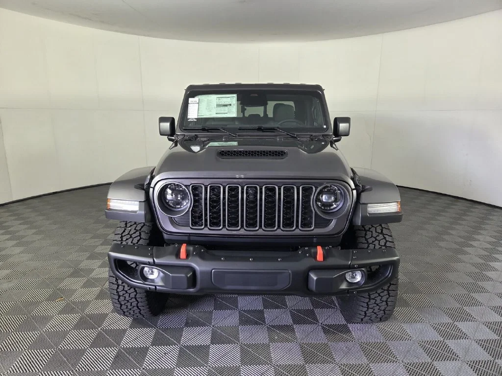 New 2026 Granite Crystal Metallic Clear-Coat Exterior Paint Jeep Mojave X image 3