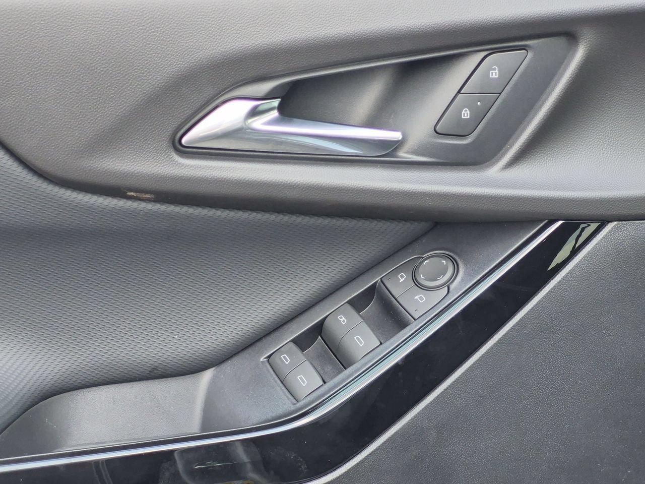 2027 Chevrolet Equinox LT - Photo 23