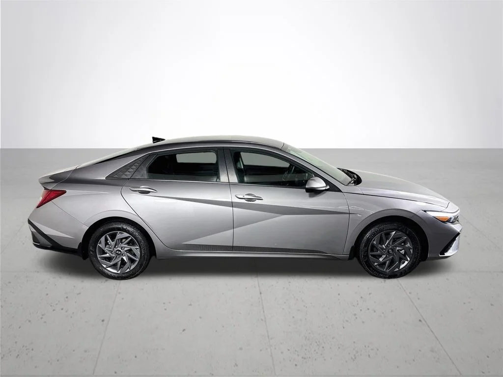 Used 2025 Fluid Metal Hyundai Blue image 5