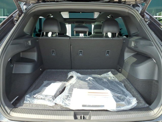 New 2026 Deep Black Pearl Volkswagen SE RLine Black 4Mo image 8