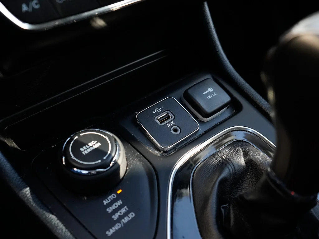 Used 2023 Bright White Clearcoat Jeep Altitude Lux image 15