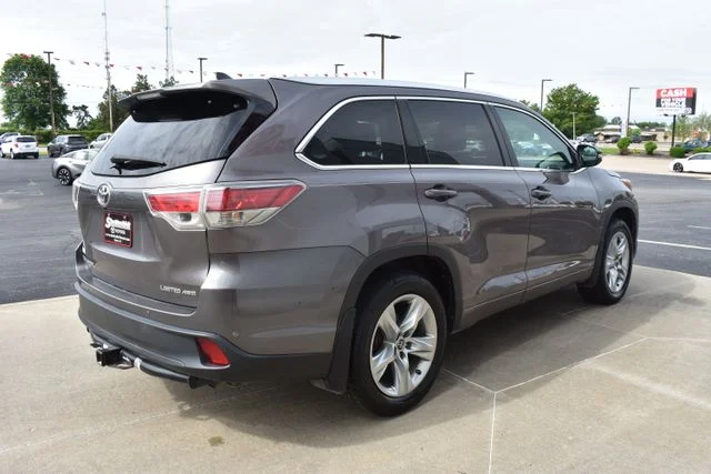 Used 2016 Gray Toyota Limited image 5
