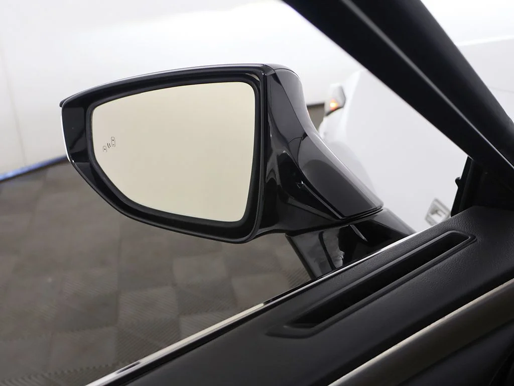 Used 2023 White Lexus 300h image 32