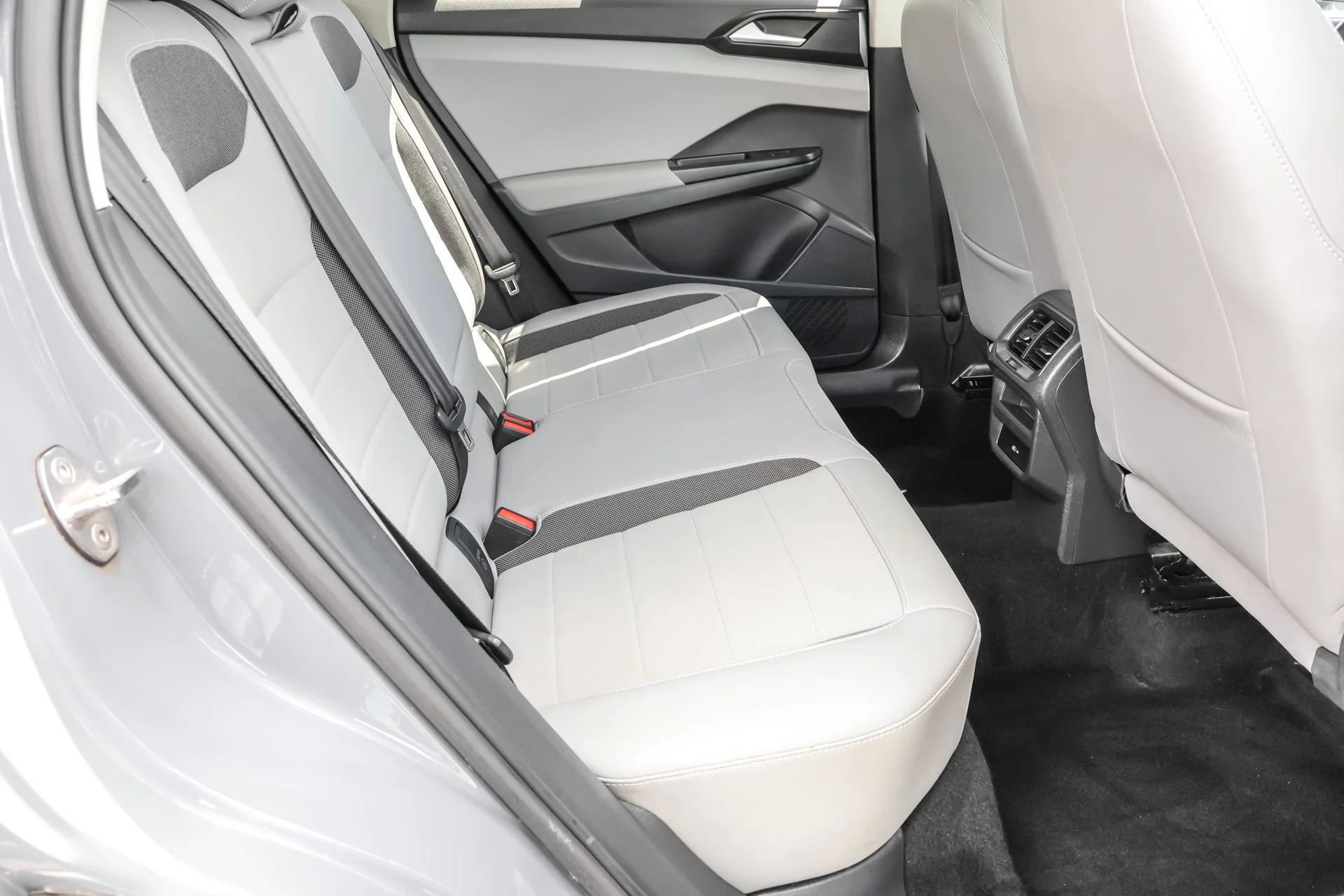 2023 Volkswagen Taos SE - Photo 41