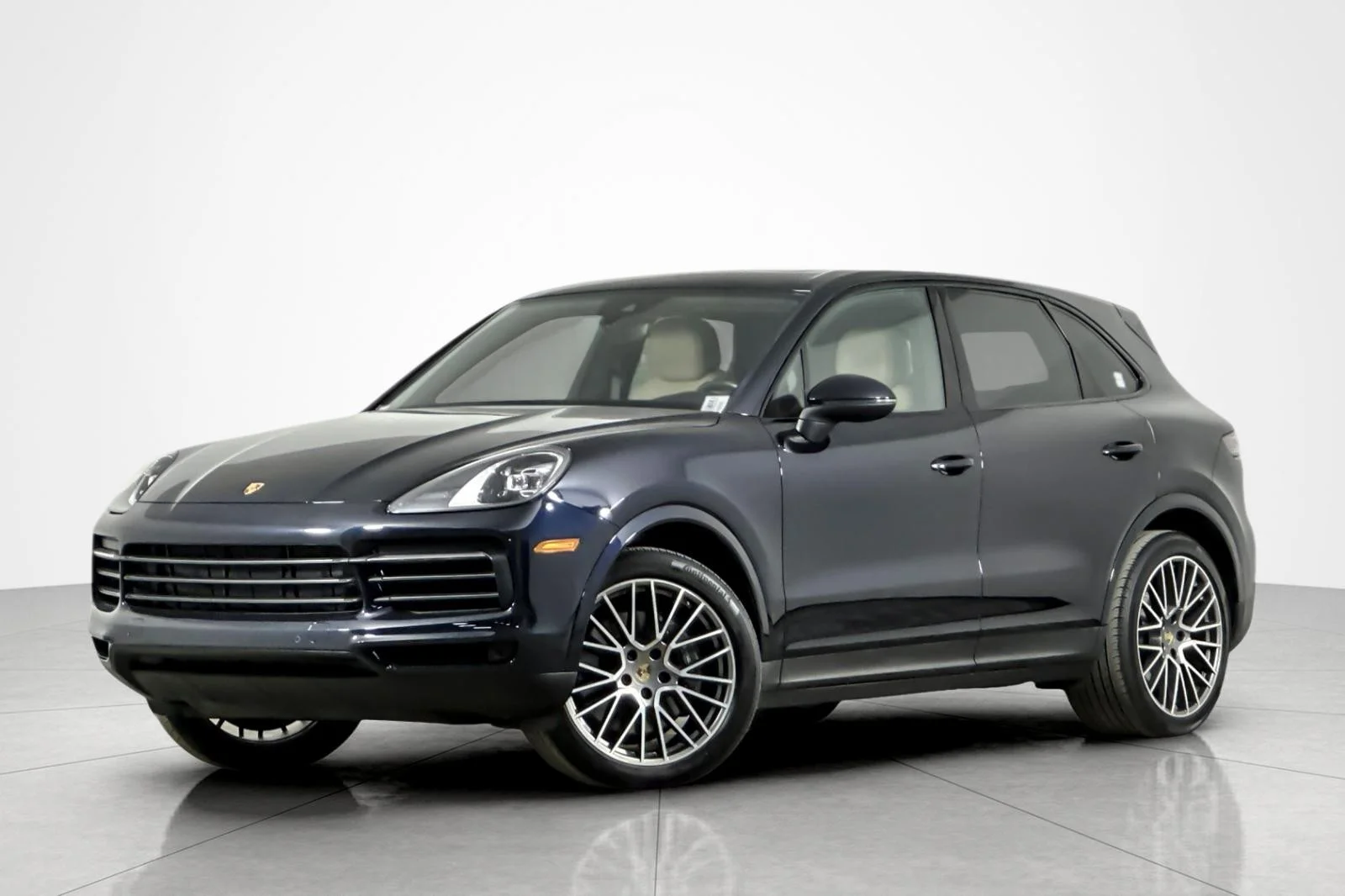 2022 Porsche Cayenne Platinum Edition's photo