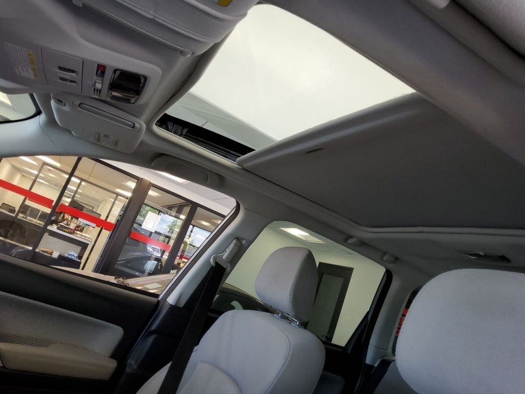Used 2018 Silver Subaru 2.5i Premium image 25