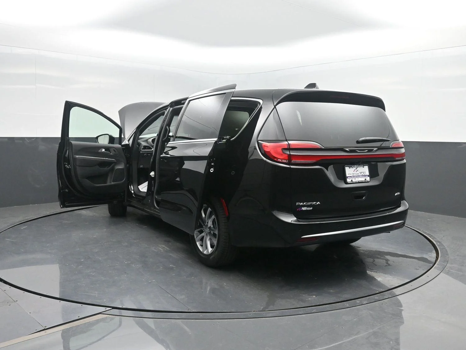 New 2027 Diamond Black Crystal Pearl-Coat Exterior Paint Chrysler Select image 47
