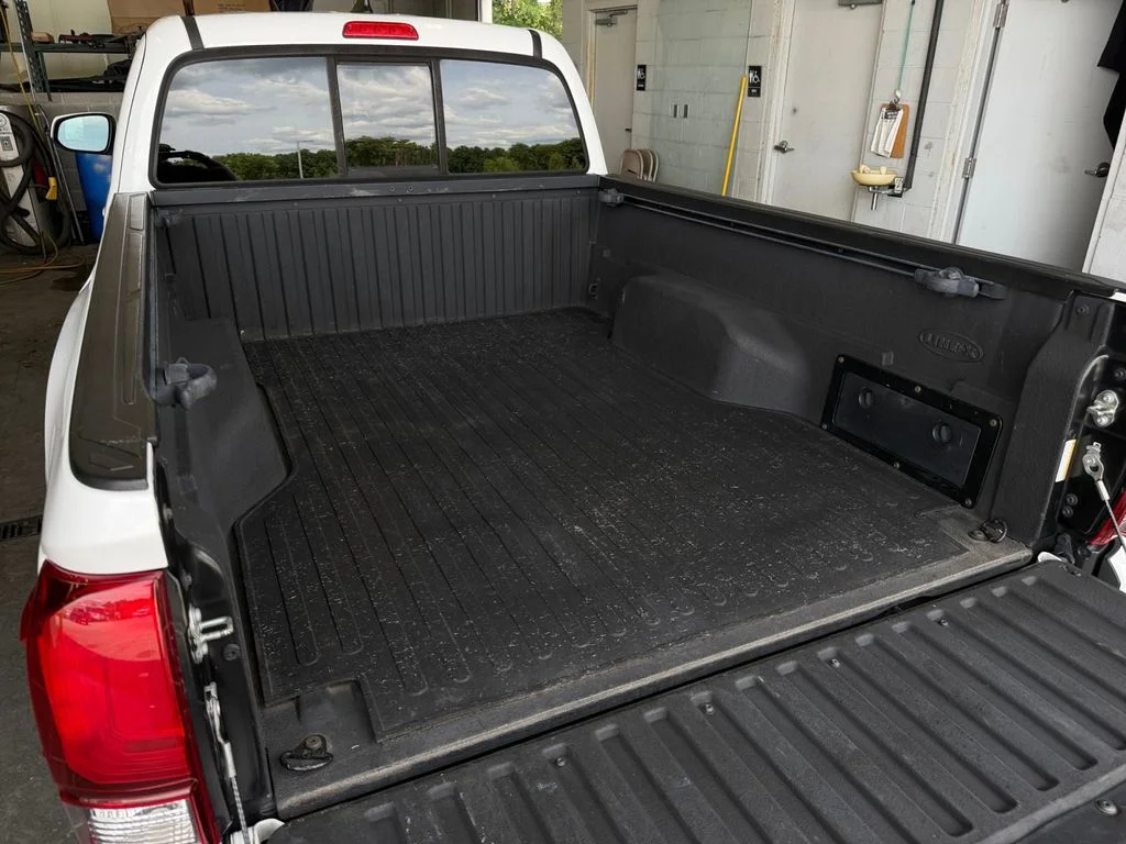 Used 2019 White Toyota SR image 25