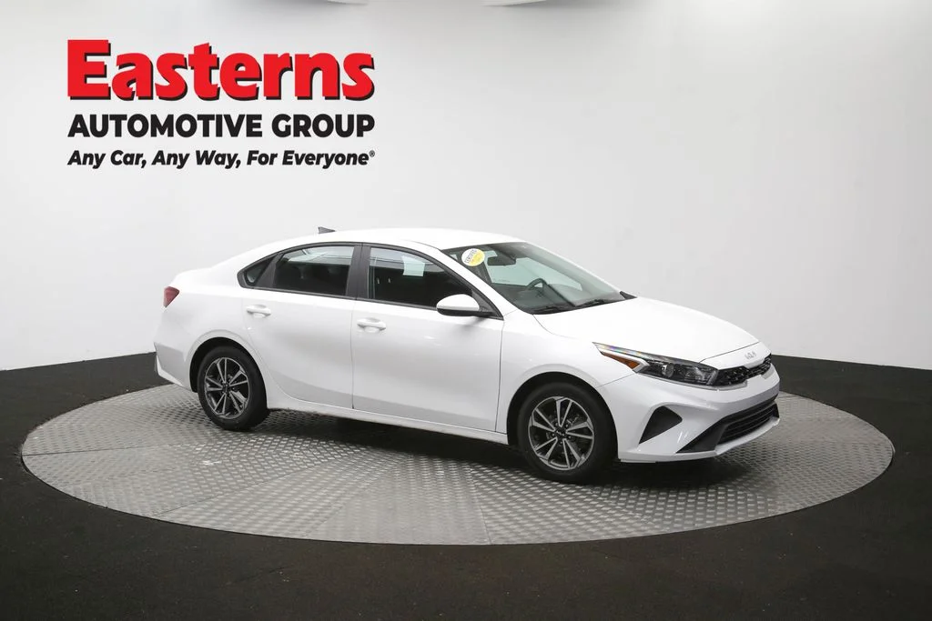 Used 2023 White Kia LXS image 47