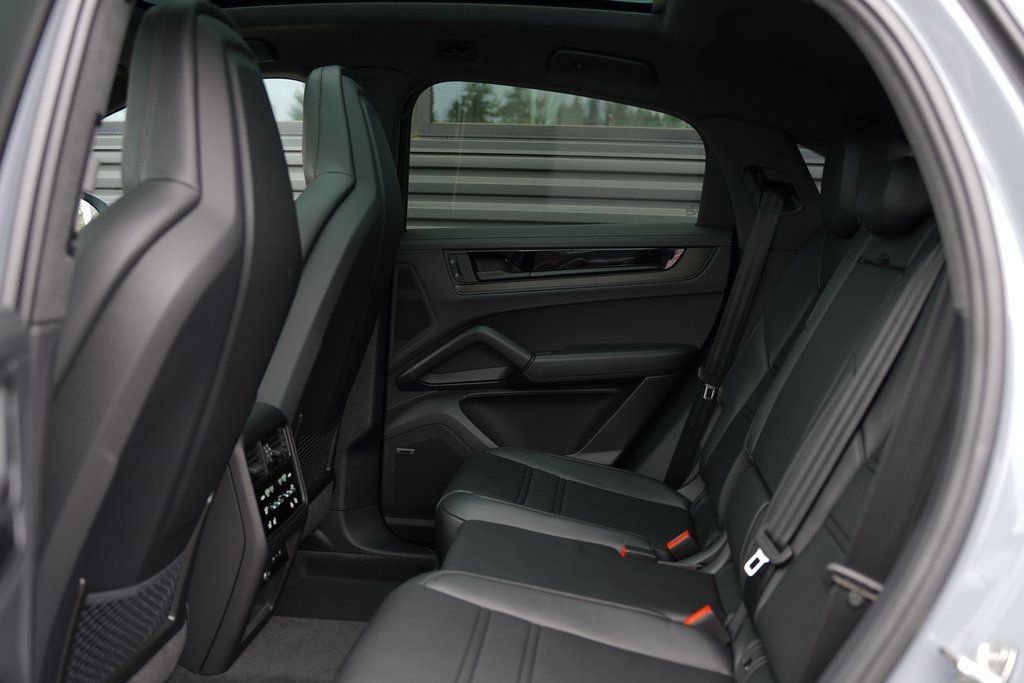 2026 Porsche Cayenne Coupe GTS - Photo 25