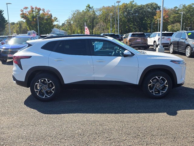 2024 Chevrolet Trax LT - Photo 18