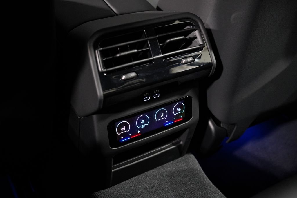 New 2027 Black Sapphire Metallic BMW Base image 21