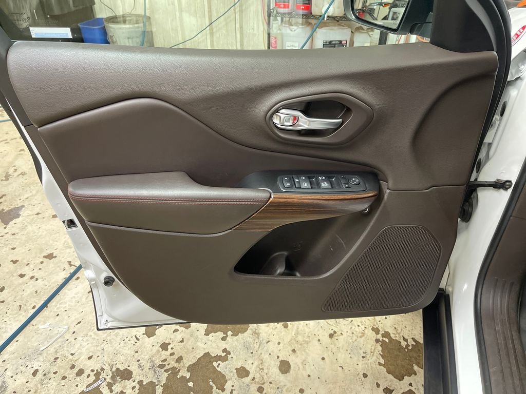 Used 2014 White Jeep Trailhawk image 15