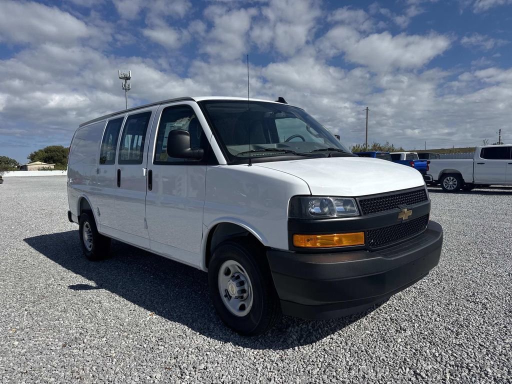 2025 Chevrolet Express Cargo Wt
