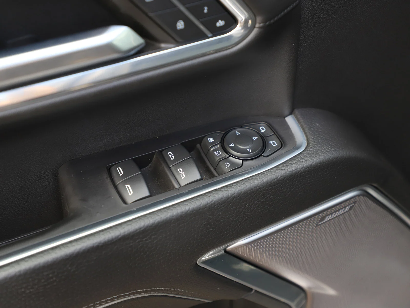 Used 2024 Titanium Rush Metallic GMC Denali image 17