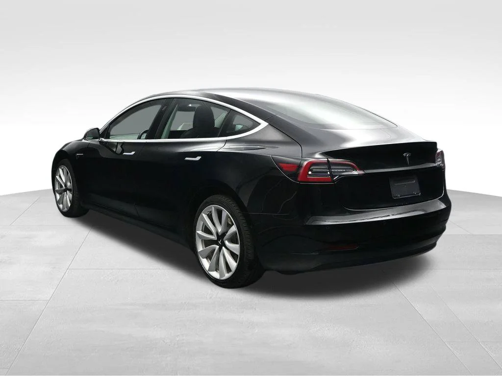 Used 2019  Tesla Standard Range Plus image 3