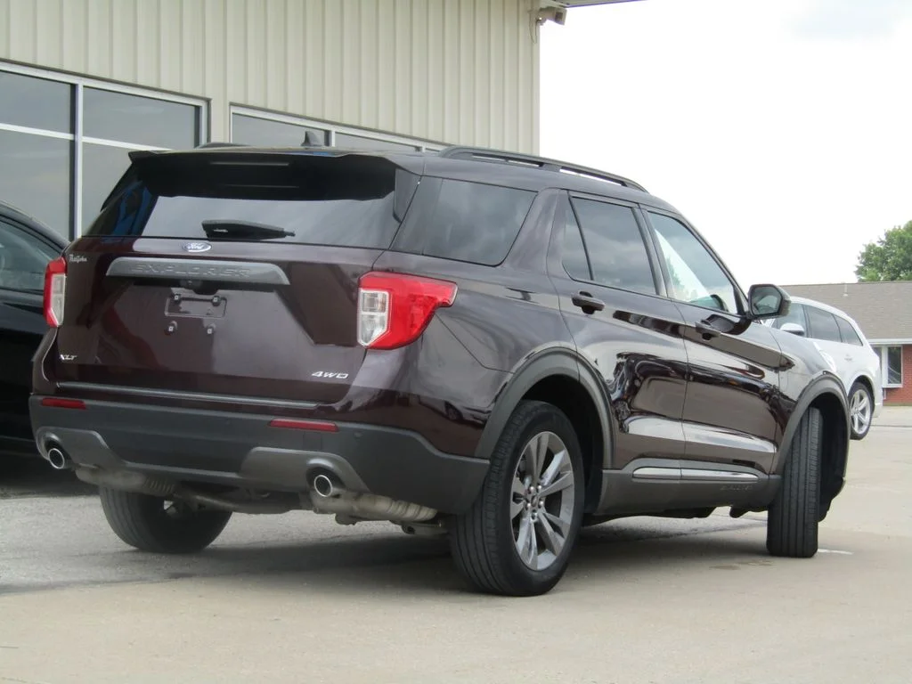 Used 2023 Red Metallic Ford XLT image 3