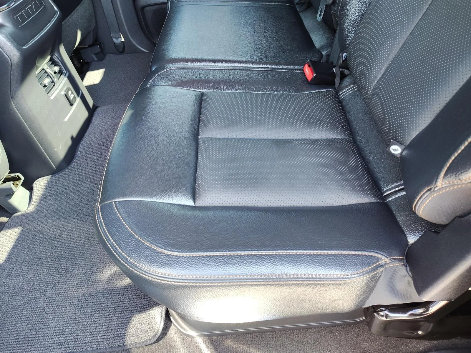 Used 2017 Gray Nissan SL image 12