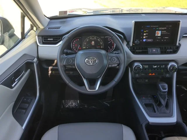 Certified Used 2023  Toyota XLE Premium image 18
