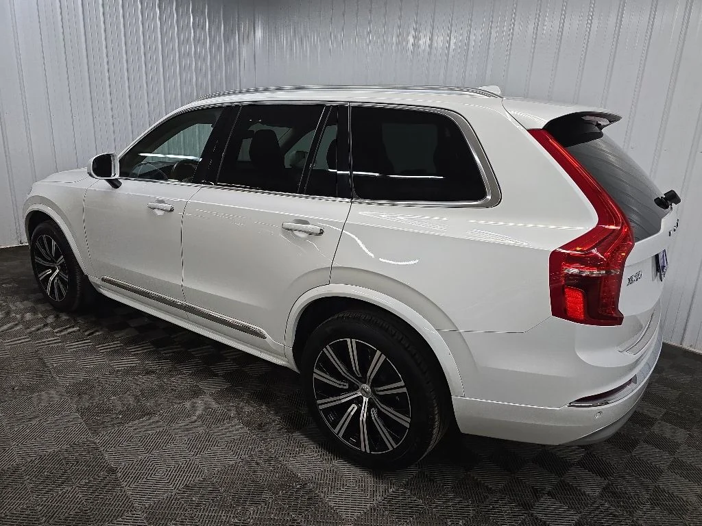 Used 2022 White Volvo T6 Inscription image 9