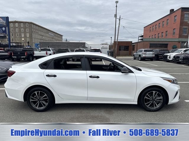 Used 2024 Snow White Pearl Kia LXS image 3