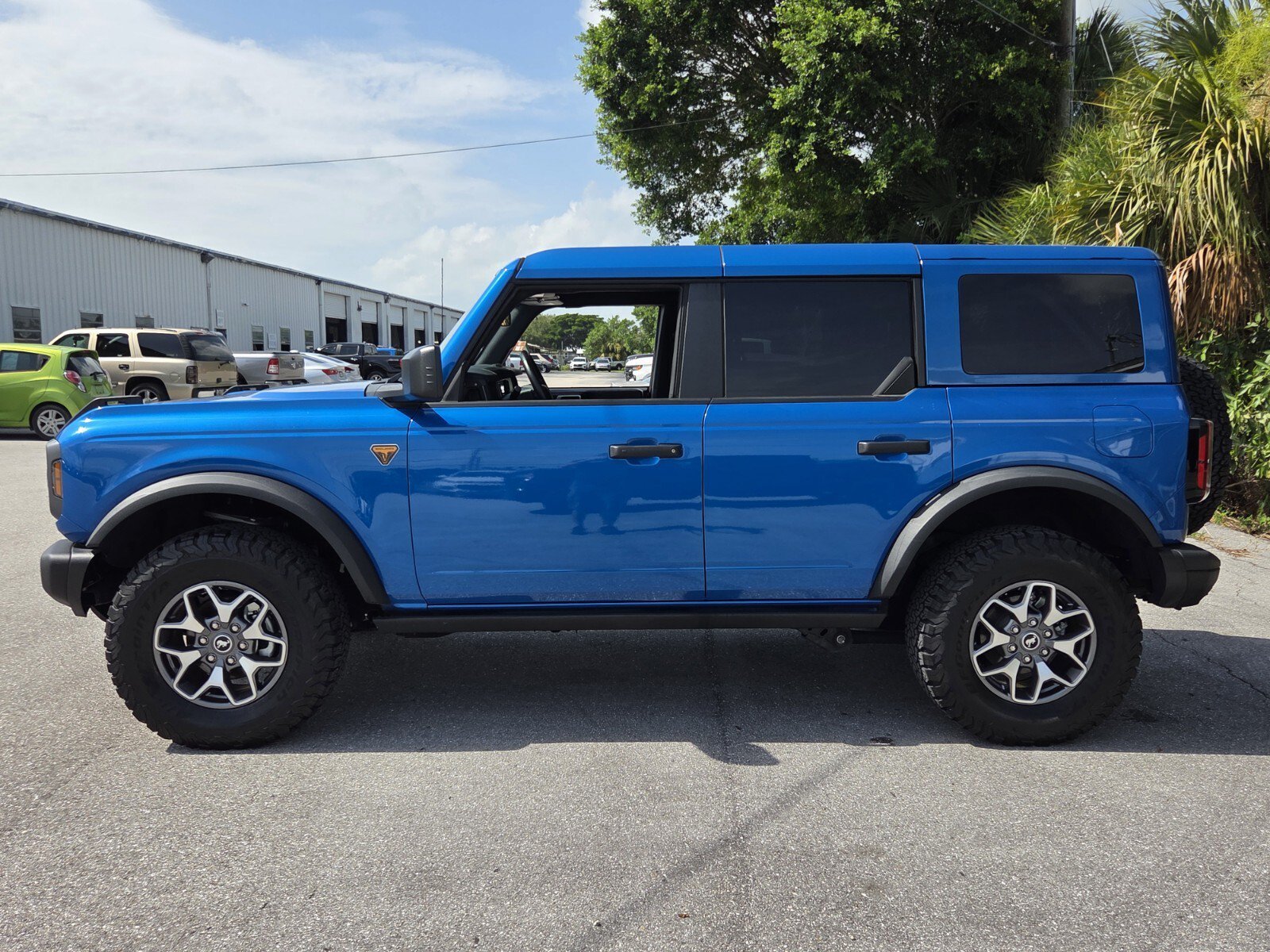 Used 2025 Velocity Blue Metallic Ford Badlands image 2