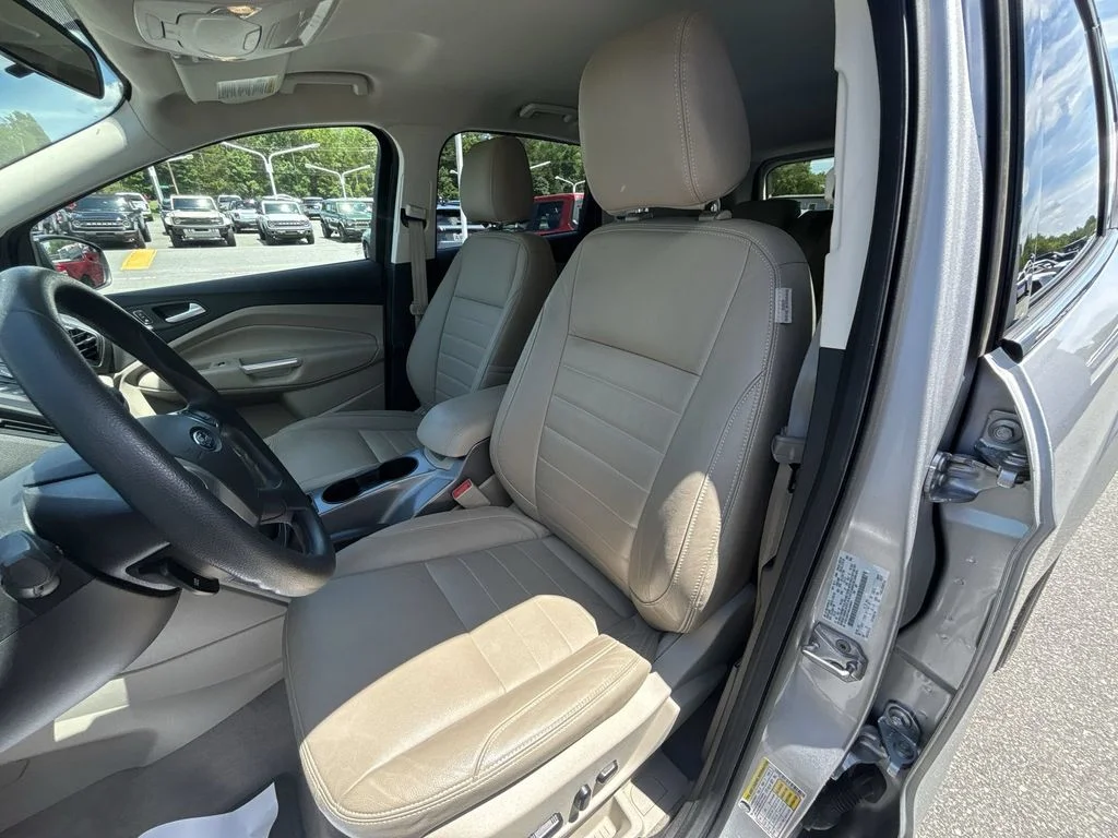 Used 2016 Silver Ford SE image 13
