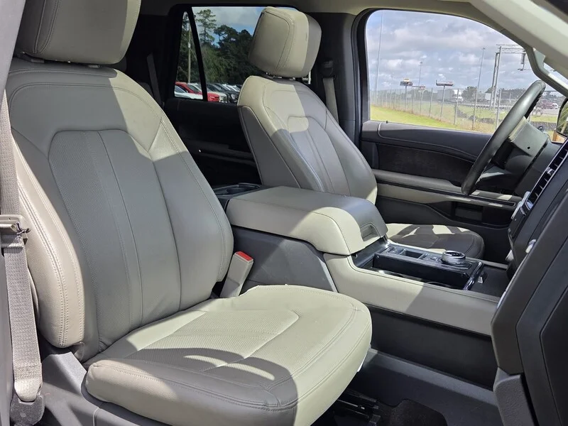 Used 2021 White Metallic FORD LIMITED image 20
