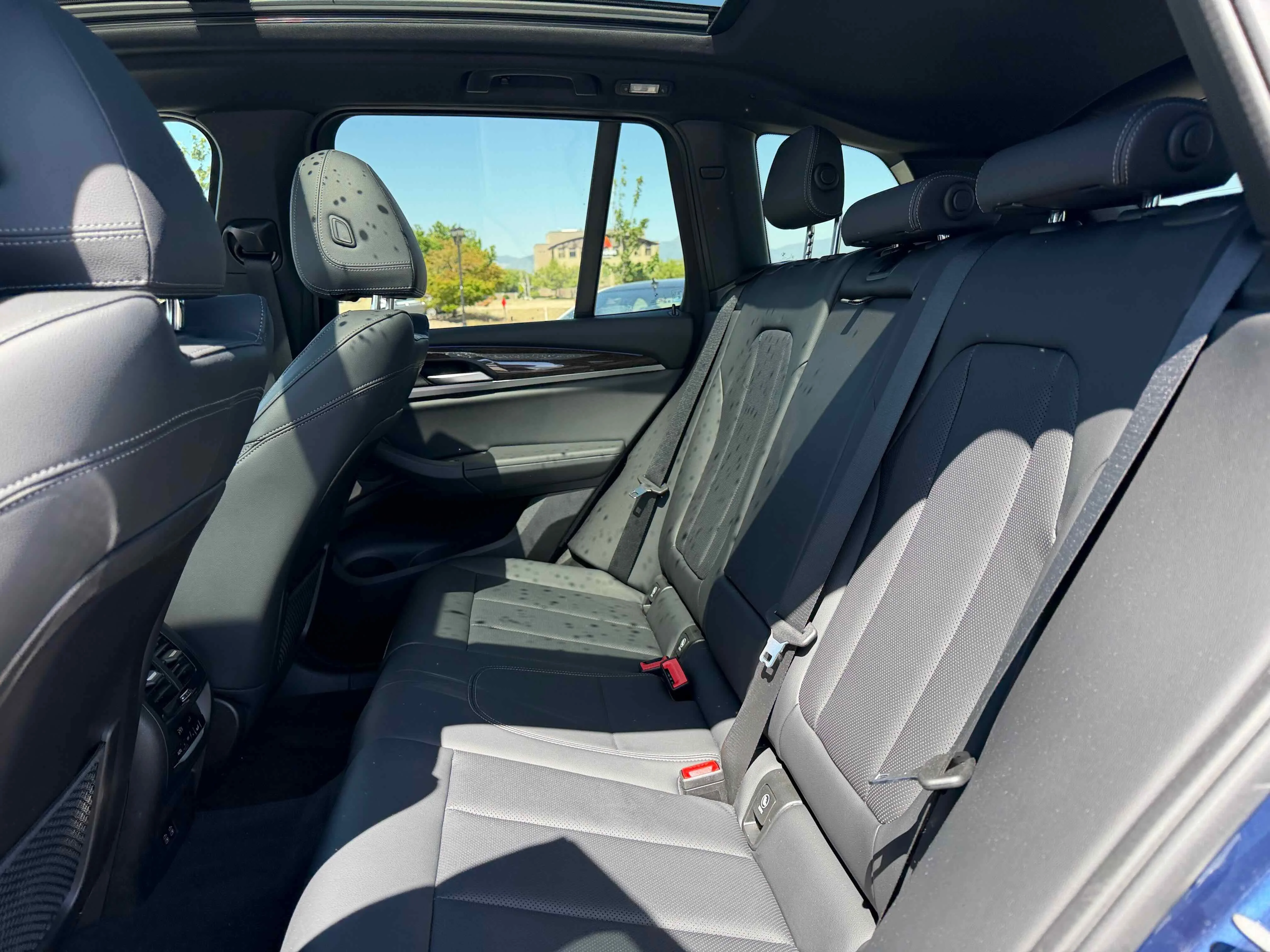 Used 2023 Phytonic Blue Metallic BMW xDrive30i image 28