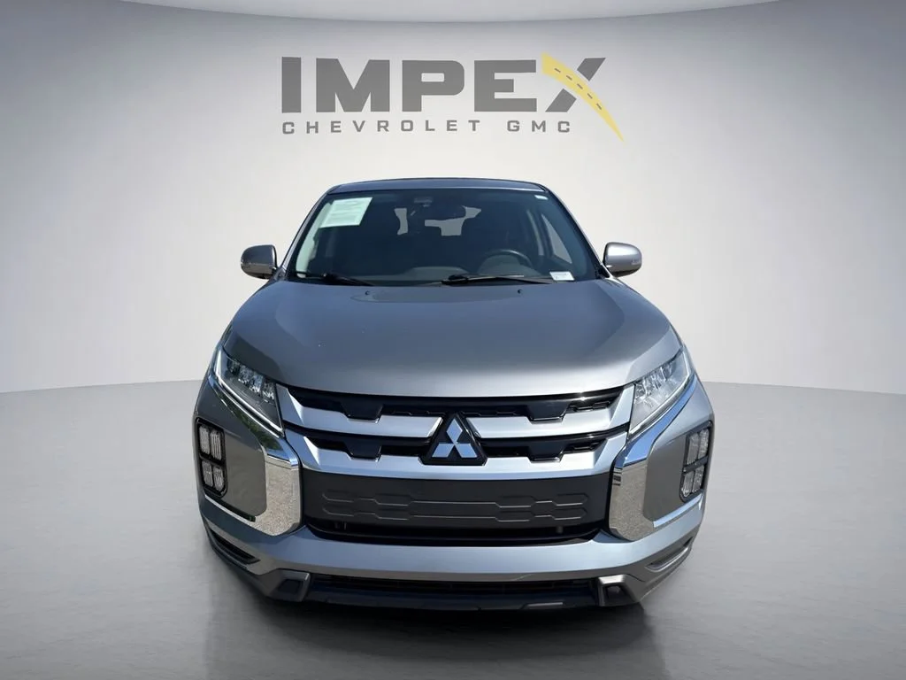 Used 2022  Mitsubishi SE image 8