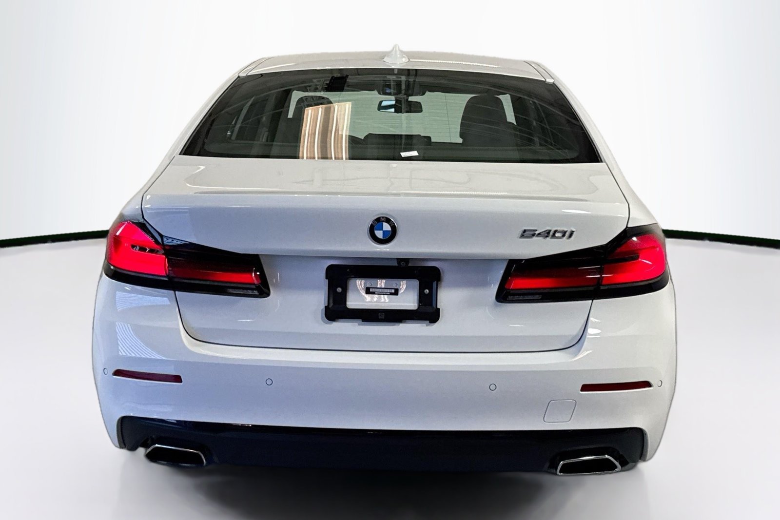 Used 2023 Alpine White BMW 540i image 6