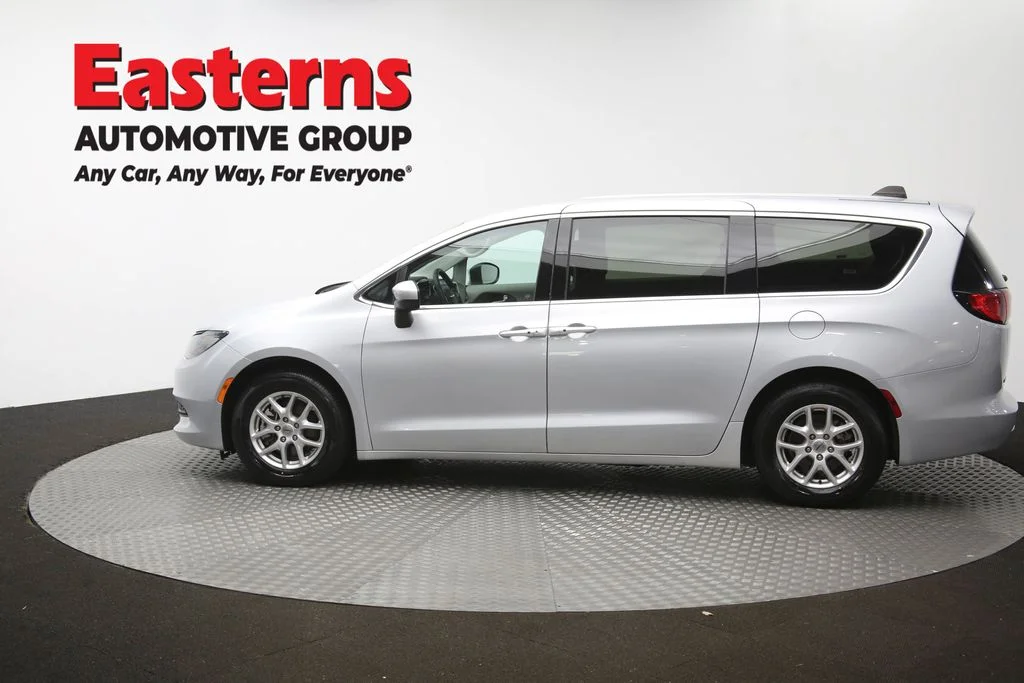 Used 2023 Silver Chrysler LX image 61