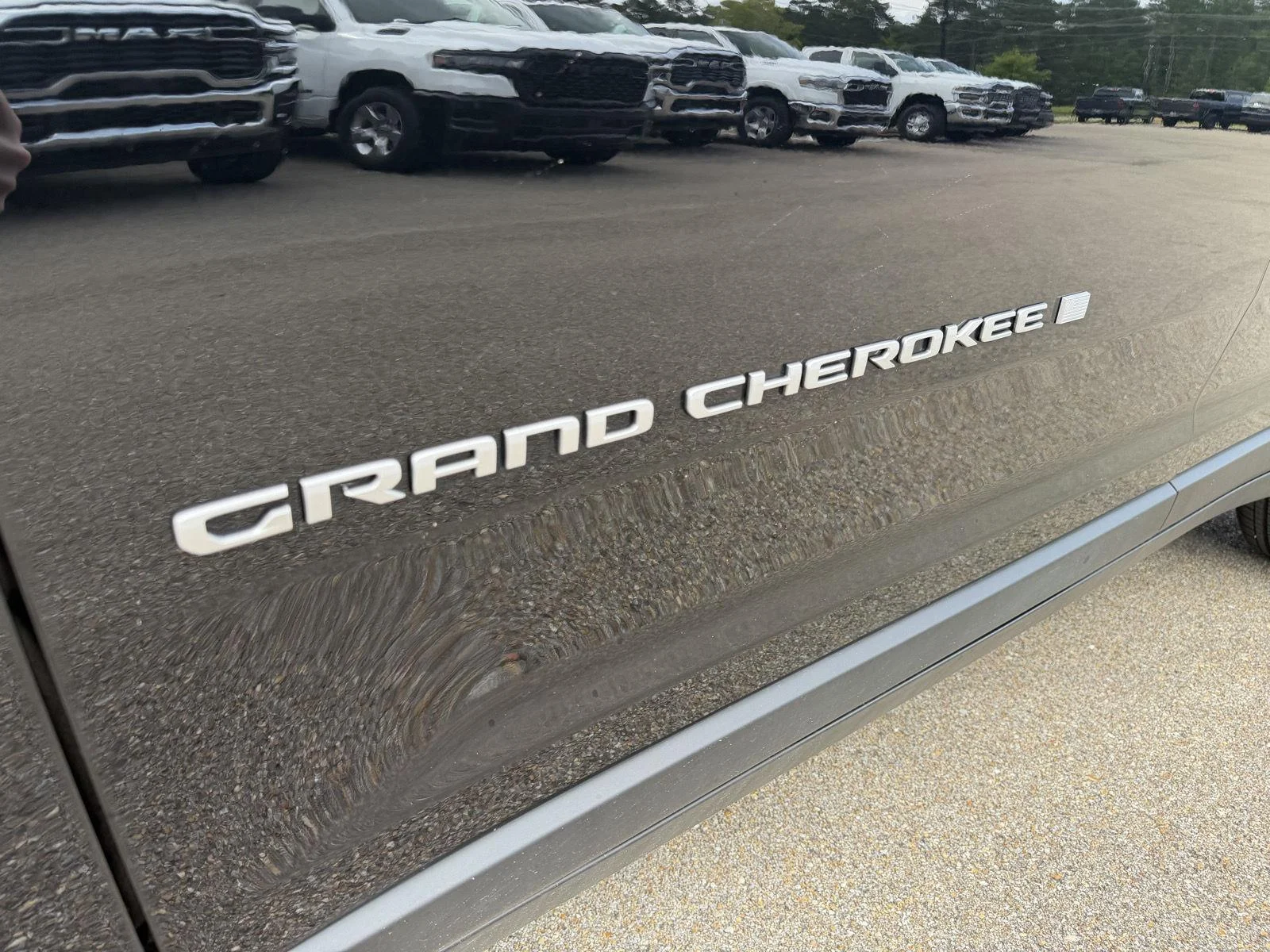 Used 2025 Diamond Black Crystal Pearlcoat Jeep Limited image 26