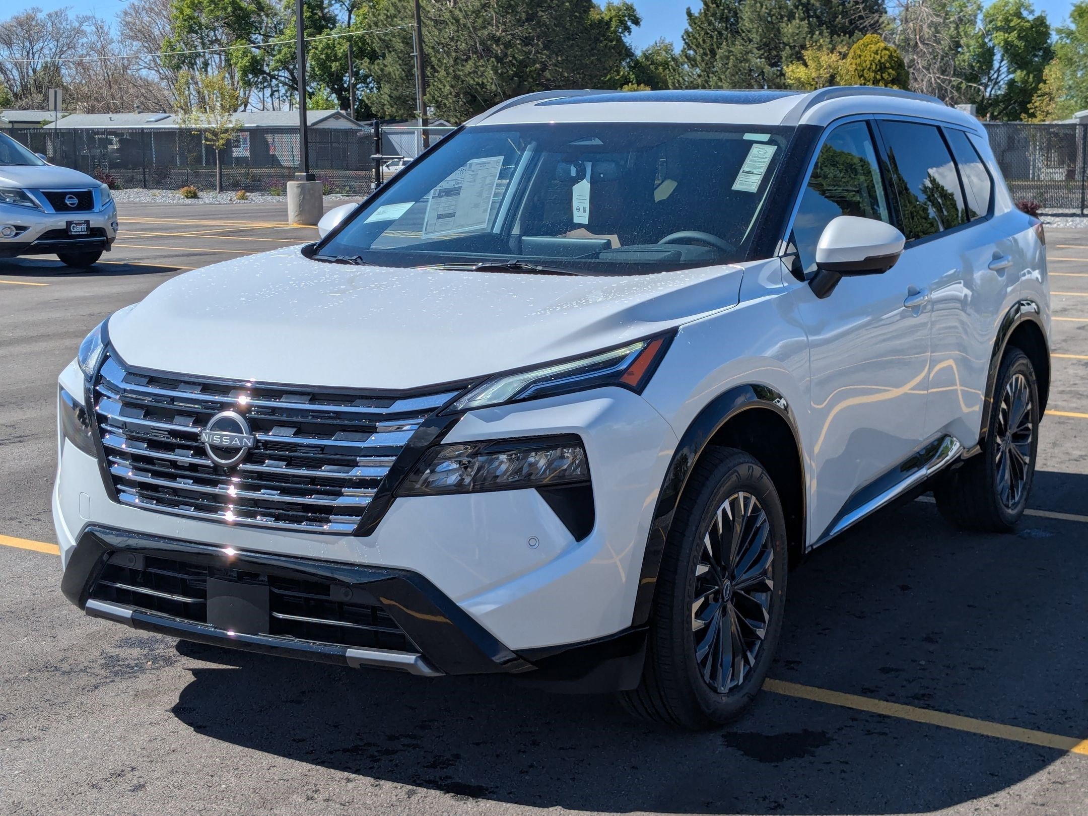 New 2026 Everest White Pearl Tricoat Nissan Platinum image 8