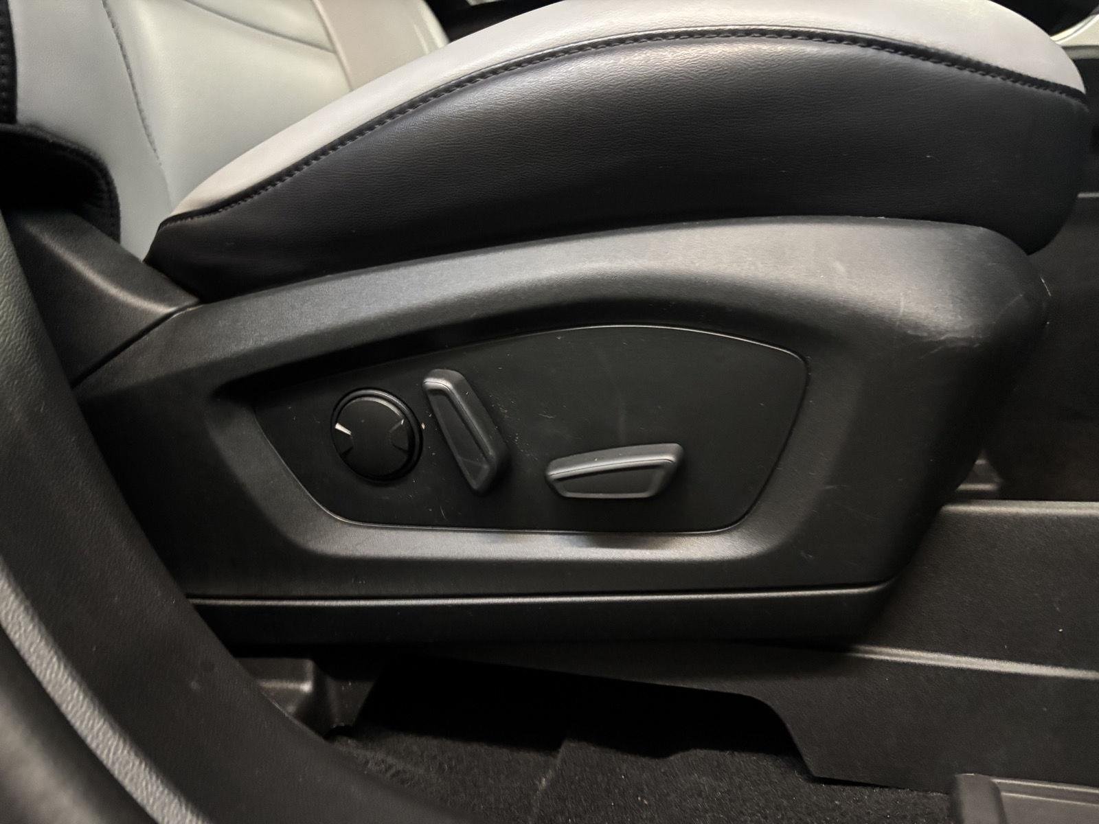 Used 2021 Agate Black Metallic Ford XLT image 29