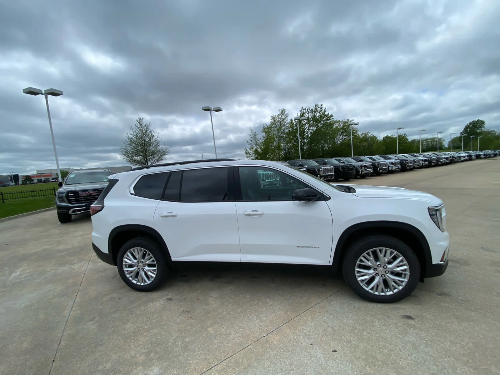 New 2026 Summit White GMC Elevation image 4