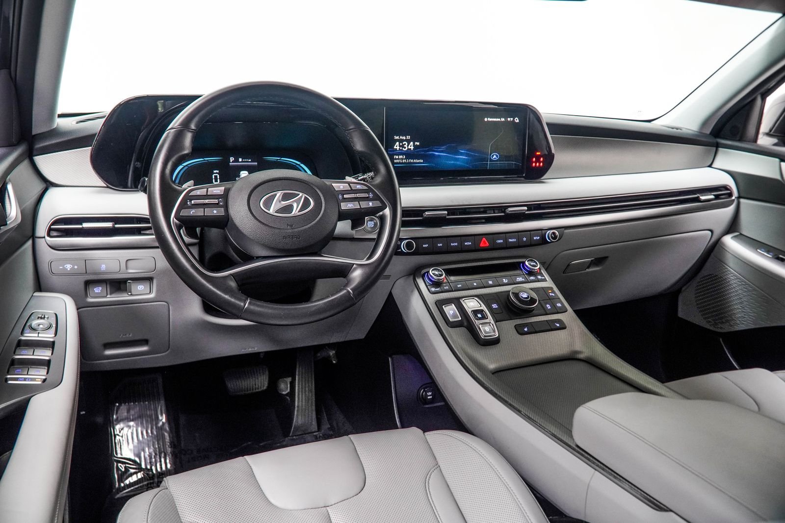 Used 2025 Black Hyundai SEL image 17