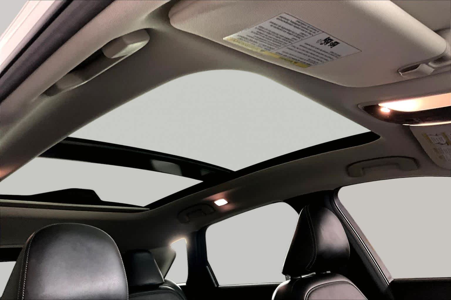 Used 2020 Majestic White INFINITI LUXE image 13